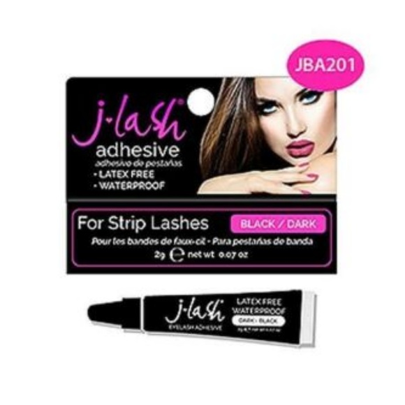 MAKEUP - Picture 2 of 2